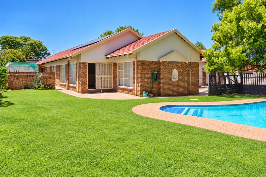 5 Bedroom Property for Sale in La Hoff North West